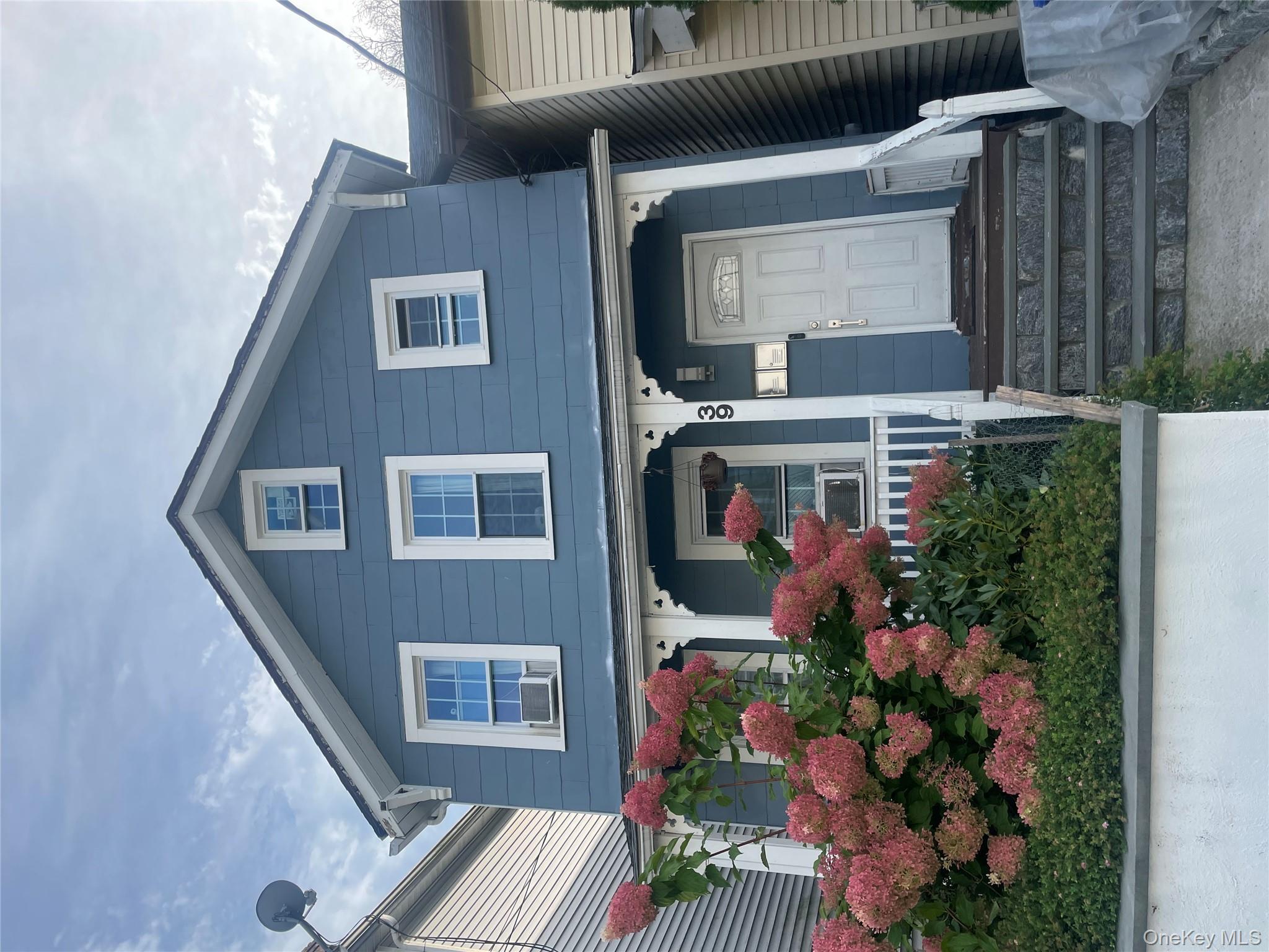 Ossining, New York 10562, United States, 3 Bedrooms Bedrooms, ,1 BathroomBathrooms,Residential,Active,216716