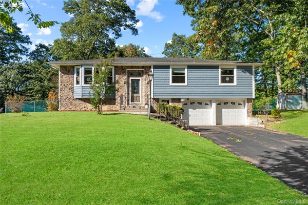 28 PEACOCK LN, COMMACK, NY 11725 - Image 89d7ec5c0f91c8d68481ccf006154ad1/1053617919