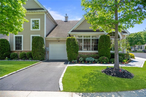Condo For Sale - 51 Eagle Circle<br/> Bohemia, NY 11716