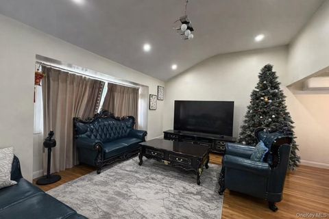 126 Radcliffe Road Plainview NY 11803