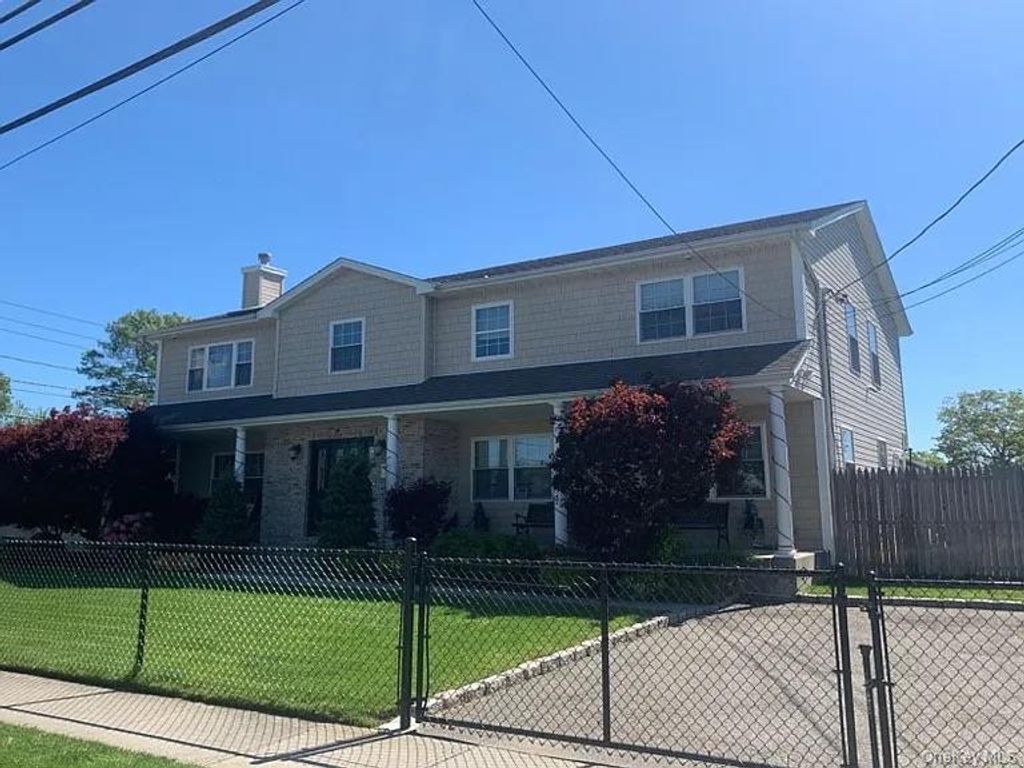 Photo of 154 Woodward Parkway, Farmingdale, NY 11735 (MLS # 987252)