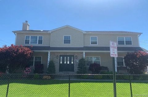 Photo of 154 Woodward Parkway, Farmingdale, NY 11735 (MLS # 987252)