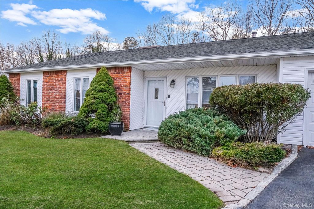 Photo of 32 San Rafael Avenue, Holbrook, NY 11741 (MLS # 943066)