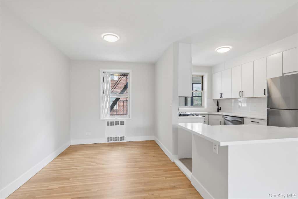 Photo of 68-61 Yellowstone Boulevard #610, Forest Hills, NY 11375 (MLS # 1039724)