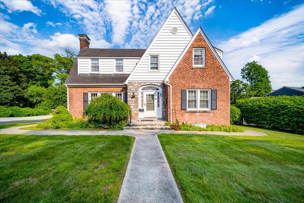 Cross Street, Beacon, New York - 3 Bedrooms  
2 Bathrooms  
10 Rooms - 