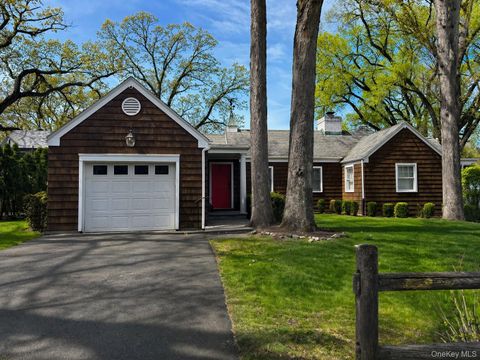 Photo of 658 Shore Acres Drive, Mamaroneck, NY 10543 (MLS # 988629)