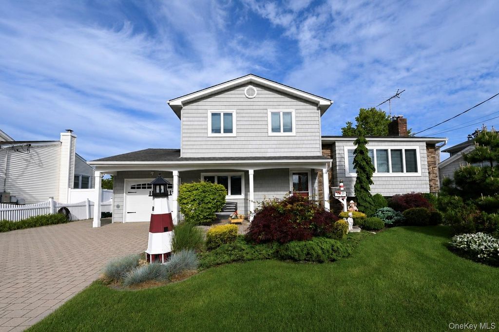 Photo of 223 W End Avenue, Massapequa, NY 11758 (MLS # 1001036)