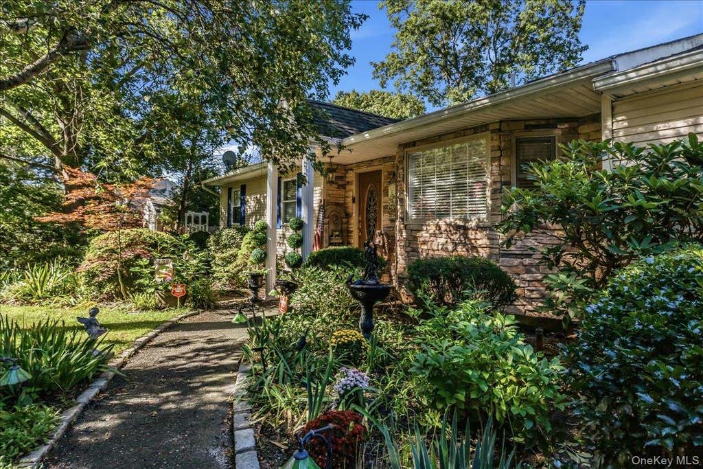 Photo of 18 Linden Avenue, Kings Park, NY 11754 (MLS # 1043258)