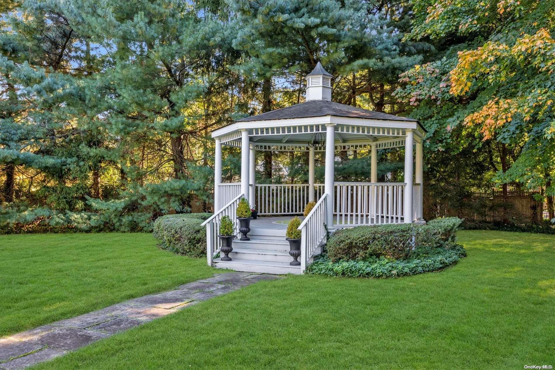 2 Peacock Lane, Lattingtown, New York image 33