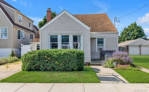 Photo of 9 Hamilton Avenue, Island Park, NY 11558 (MLS # 891705)