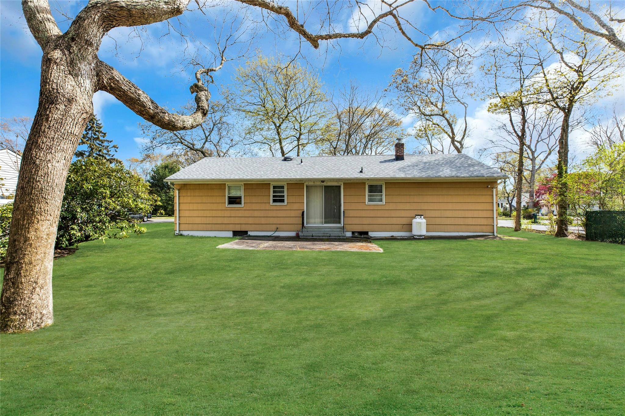 12 Harvard Drive, Hampton Bays, New York image 20