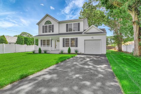 112 Chanel Drive E Shirley NY 11967