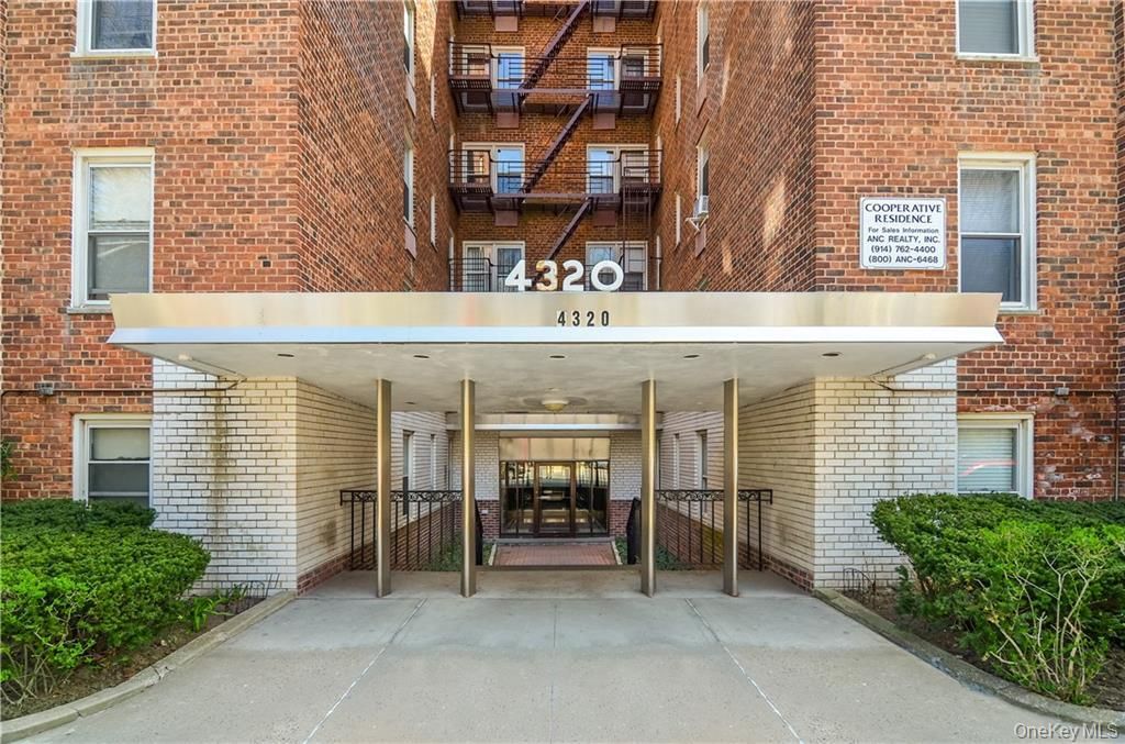 Photo of 4320 Van Cortlandt Park East Park #5A, Bronx, NY 10470 (MLS # 927111)