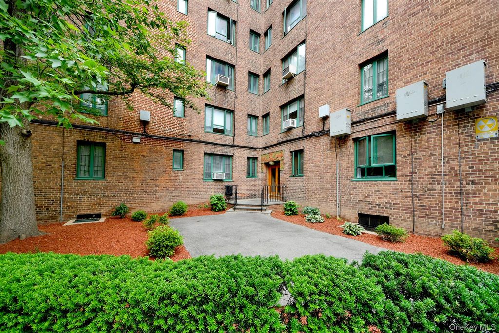 Photo of 14 Metropolitan Oval #8G, Bronx, NY 10462 (MLS # 1018512)