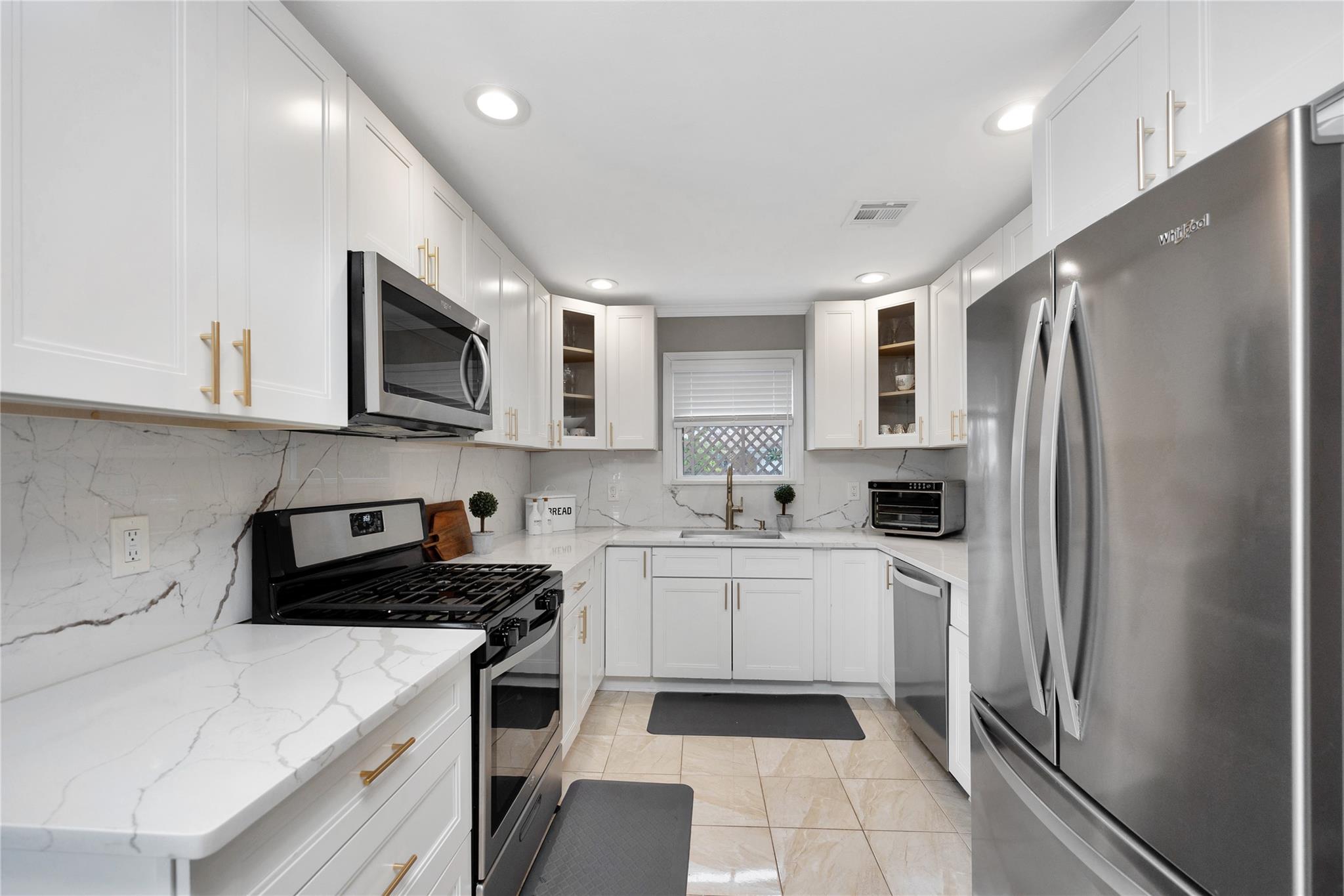 929 Carrie Court, East Meadow, New York image 5