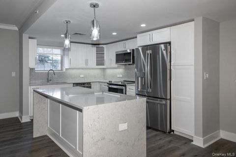 Condo For Rent - 100 Glen Street #N2408<br/> Glen Cove, NY 11542