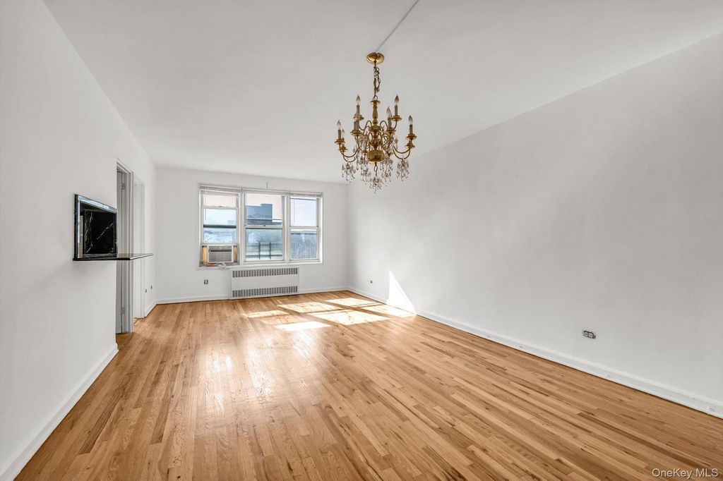 Photo of 79-10 34th Avenue #7W, Jackson Heights, NY 11372 (MLS # 982009)