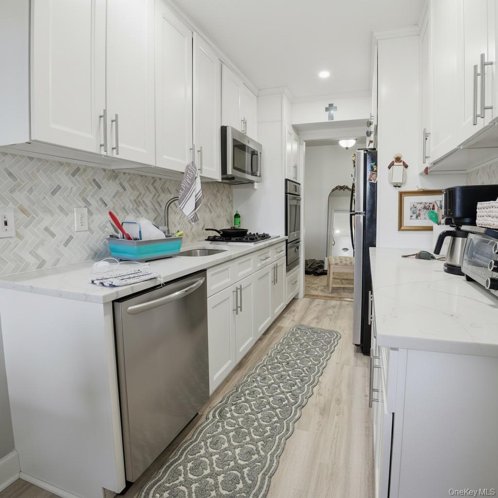 60 Hempstead Avenue 2H