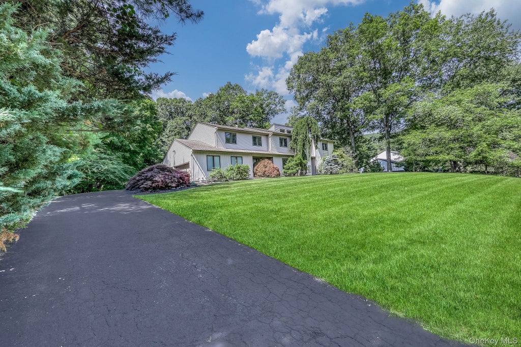 Photo of 5 Zeck Court, Suffern, NY 10901 (MLS # 1021410)