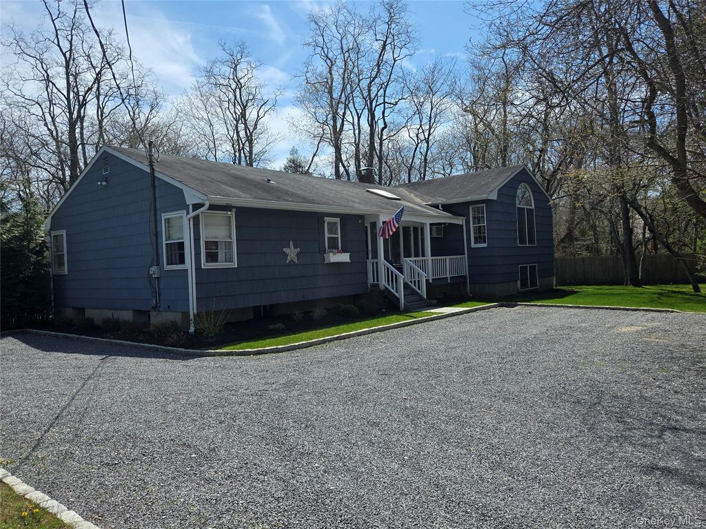 Photo of 870 Noyack Road, Southampton, NY 11968 (MLS # 986369)