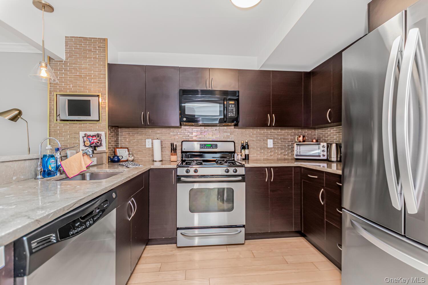 1490 Outlook Avenue 1D