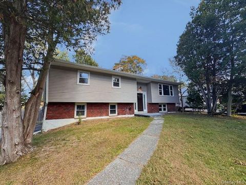 Photo of 20 Greenfield Street, Poughkeepsie, NY 12603 (MLS # 928001)