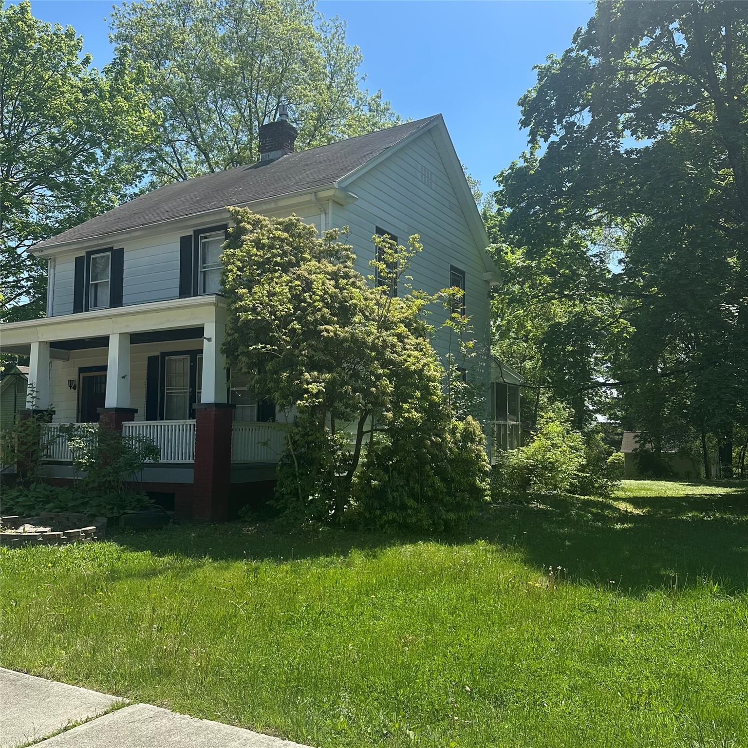E Cedar Street, Poughkeepsie, New York - 3 Bedrooms  
2 Bathrooms  
7 Rooms - 