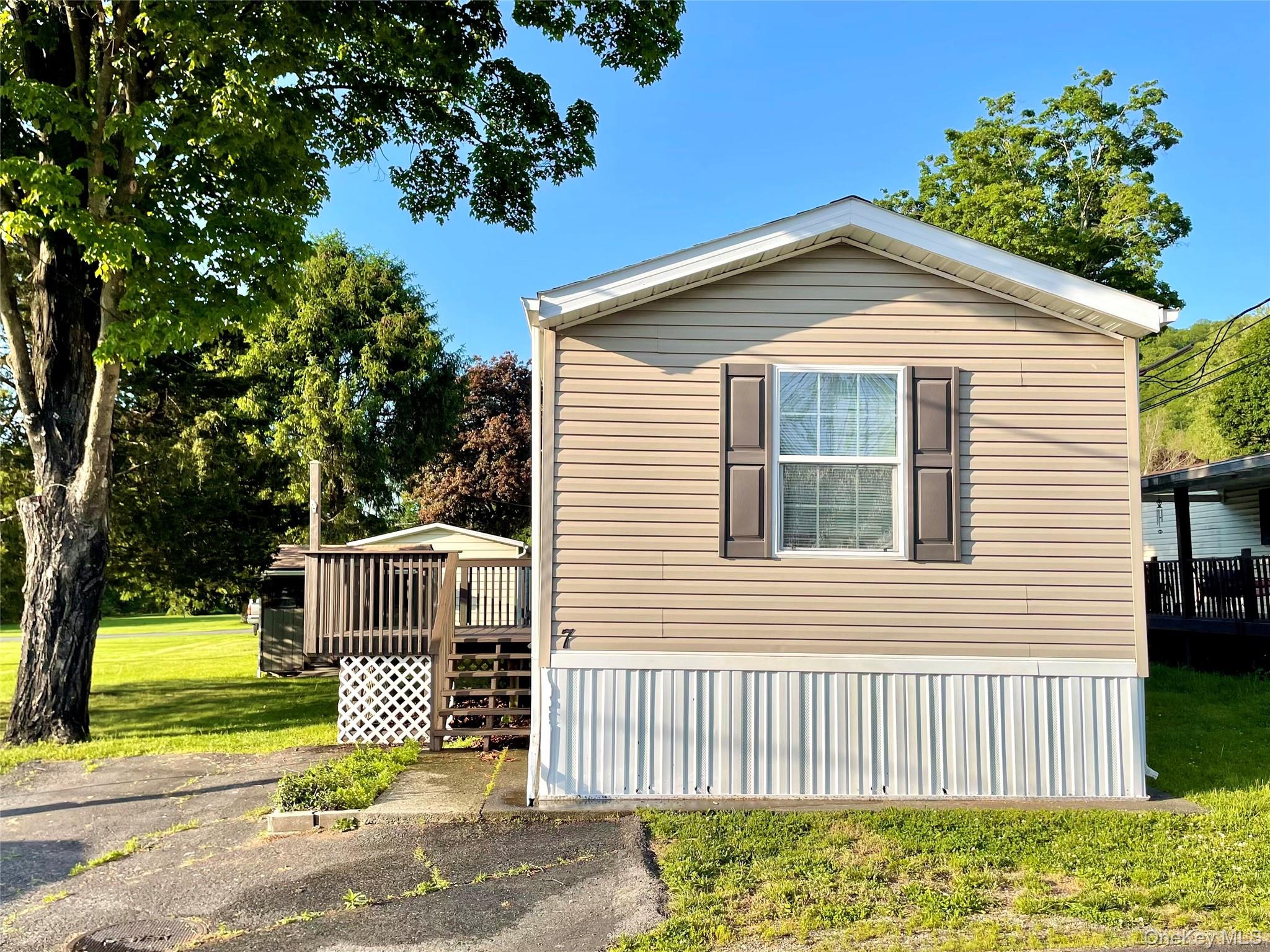 7 Treeline Circle