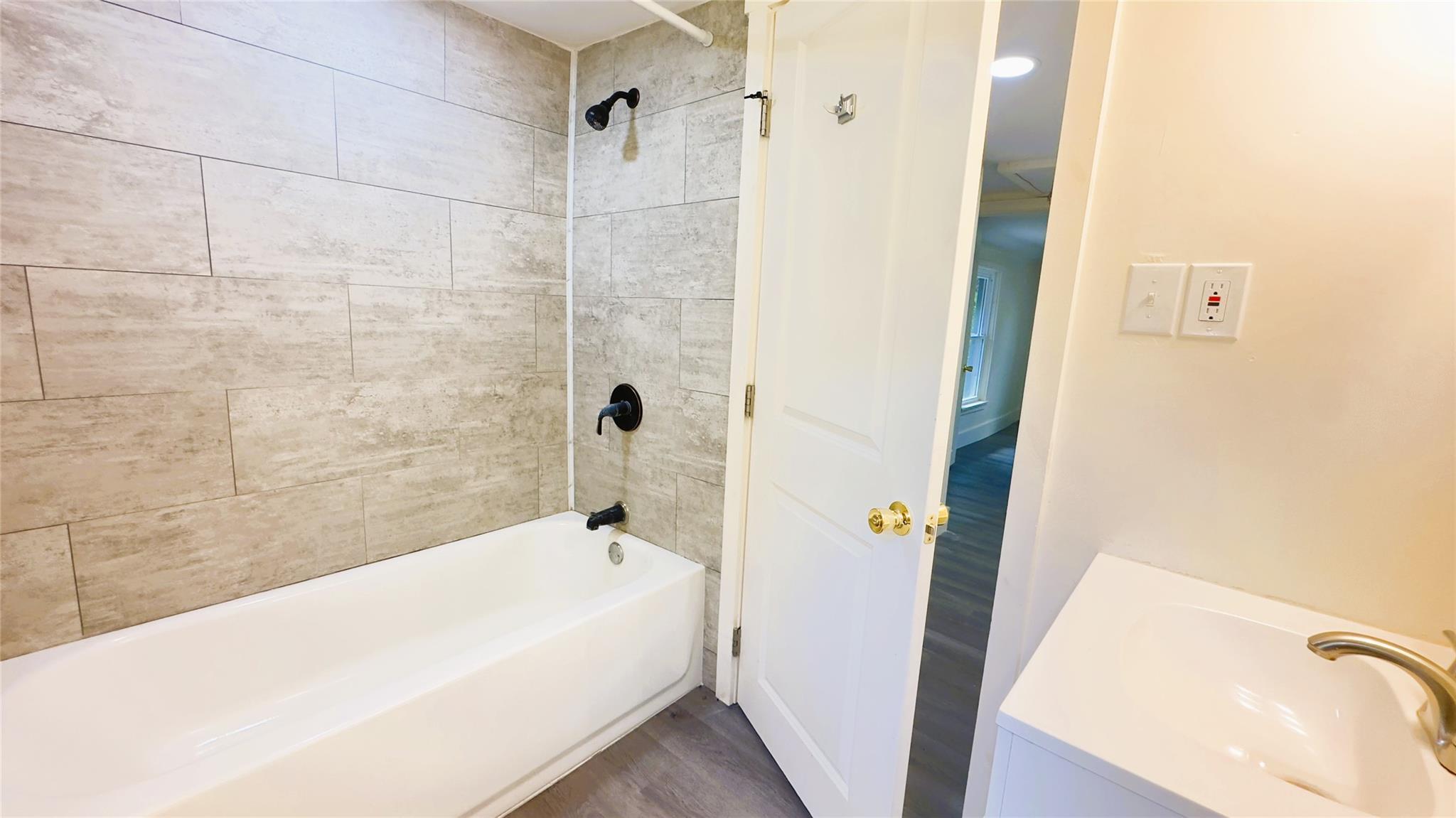 Highland, New York 12528, United States, 2 Bedrooms Bedrooms, ,1 BathroomBathrooms,Residential,Active,161657