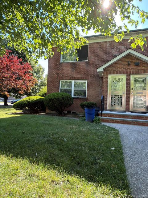 Condo For Rent - 56-40 175 Place #A<br/> Fresh Meadows, NY 11365
