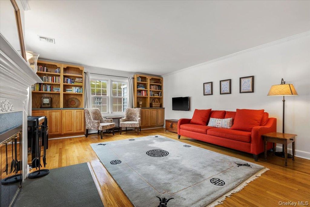 Photo of 46 McDougal Drive, White Plains, NY 10603 (MLS # 962025)