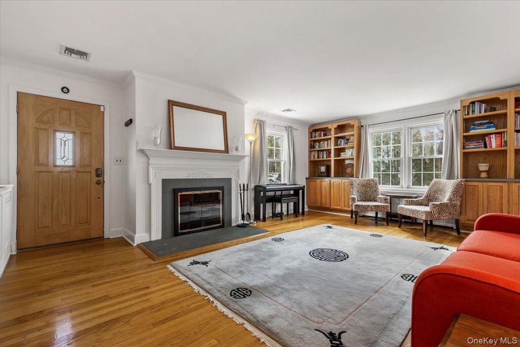 Photo of 46 McDougal Drive, White Plains, NY 10603 (MLS # 962025)