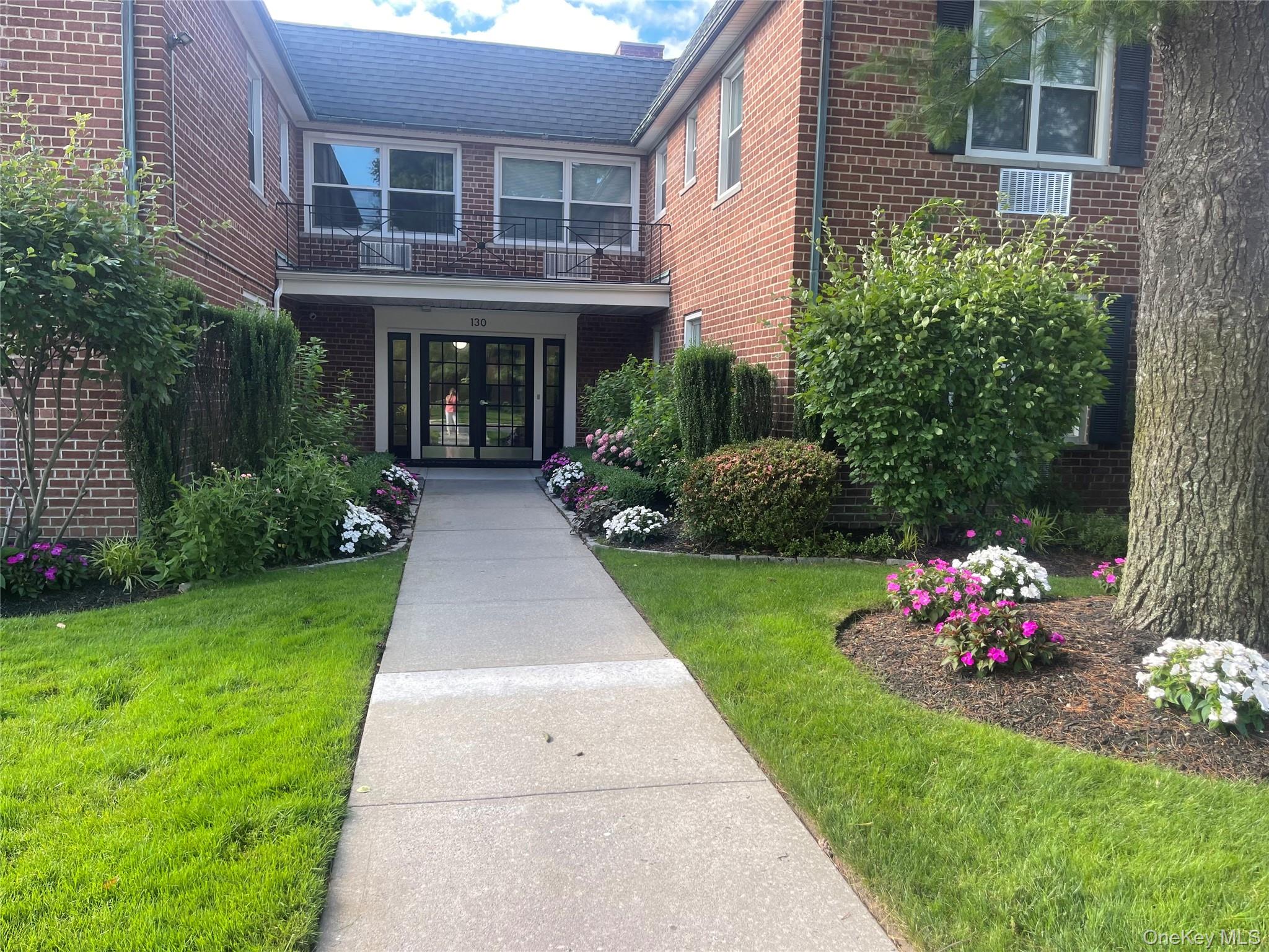 130 S Park Avenue #1-DD, Rockville Centre NY 11570