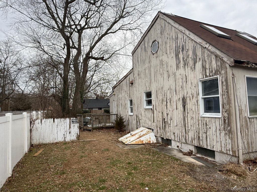 Photo of 184 Bayview Drive, Mastic Beach, NY 11951 (MLS # 944326)