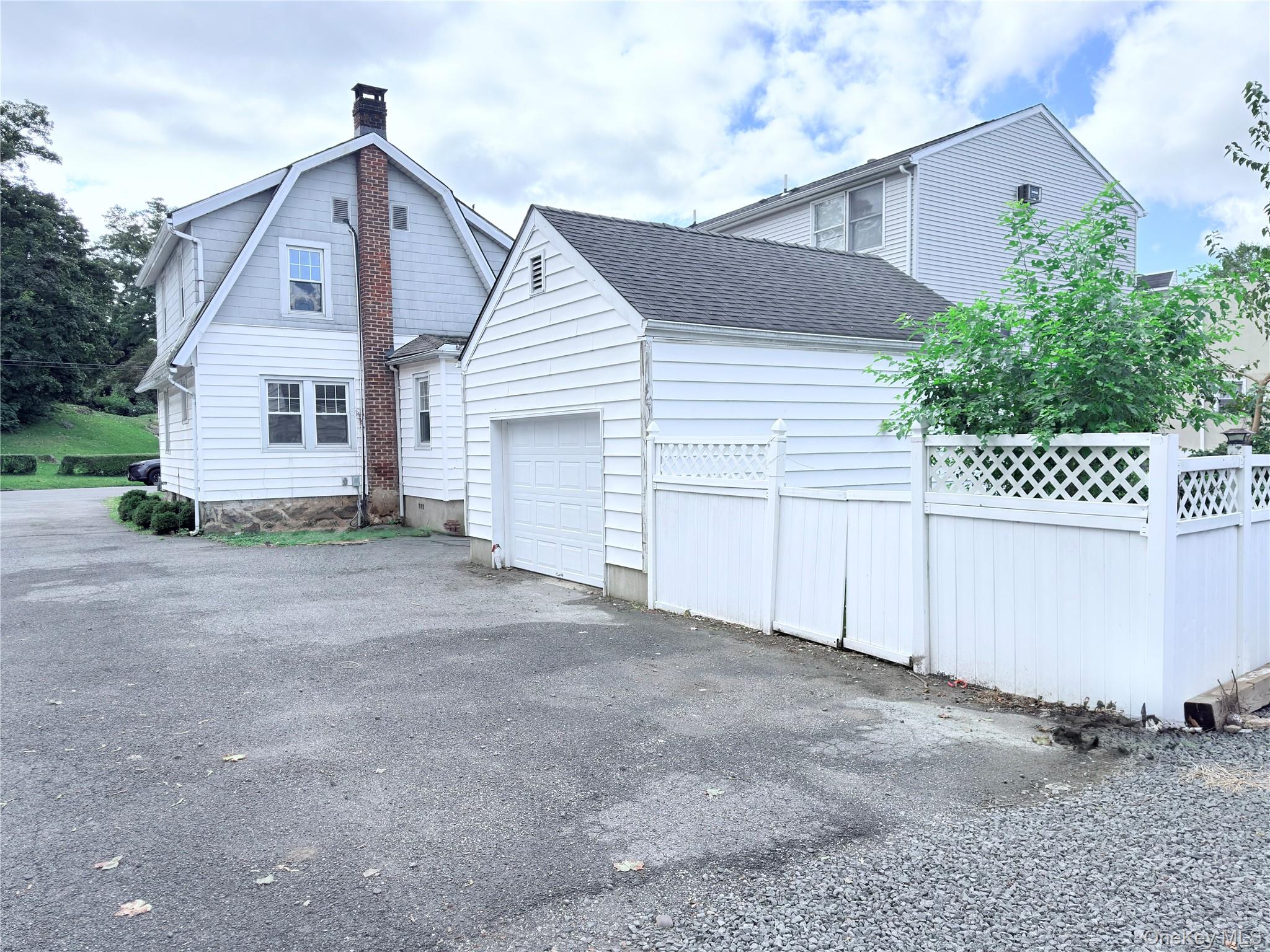 711 Hall Street