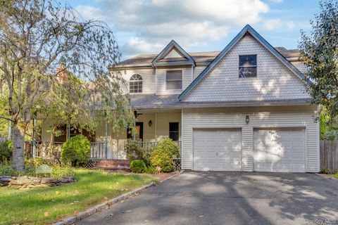 Photo of 124 Fleets Cove Road, Huntington, NY 11743 (MLS # 914344)