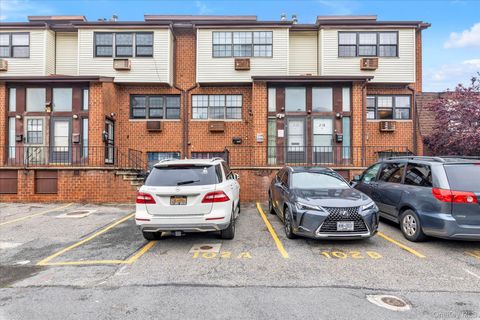 Photo of 2-20 Capstan Court #102B, College Point, NY 11356 (MLS # 858233) Photo of 2-20 Capstan Court #102B, College Point, NY 11356 (MLS # 858233)