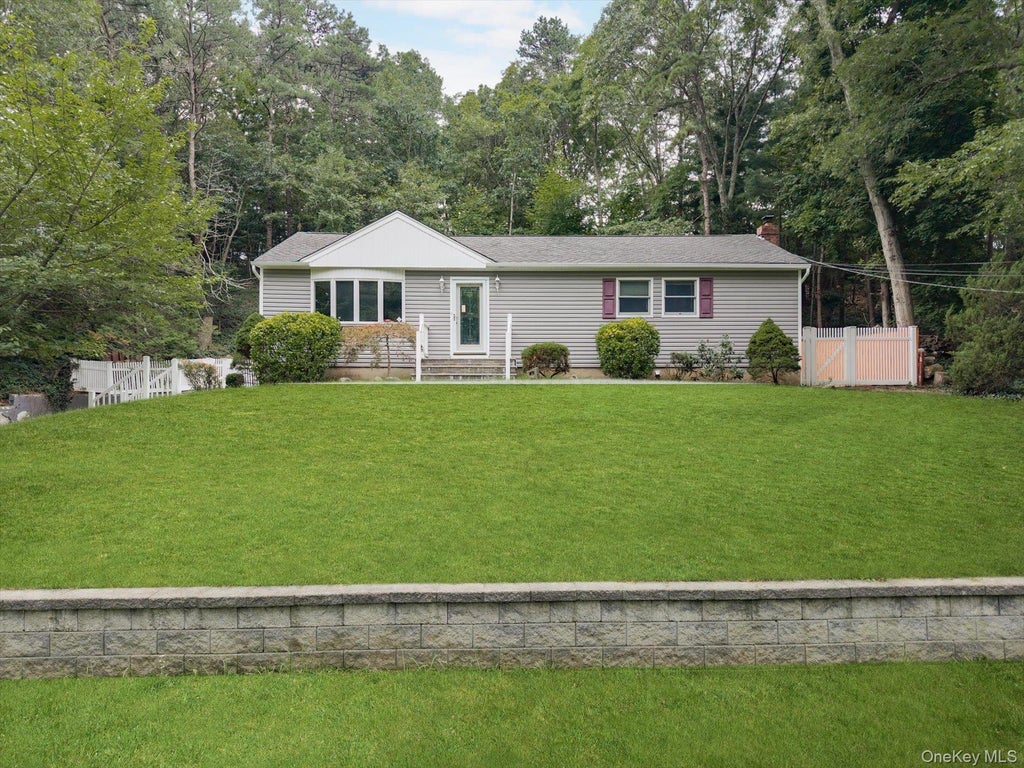 Photo of 6 Valleywood Road, Smithtown, NY 11787 (MLS # 1048419)