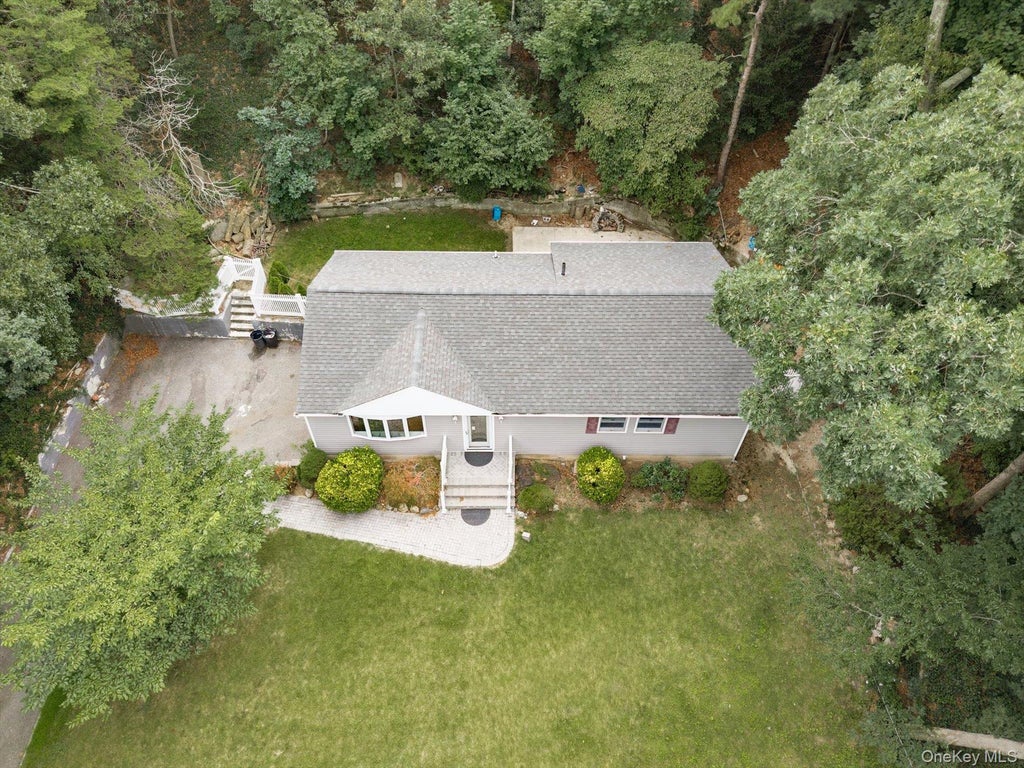 Photo of 6 Valleywood Road, Smithtown, NY 11787 (MLS # 1048419)