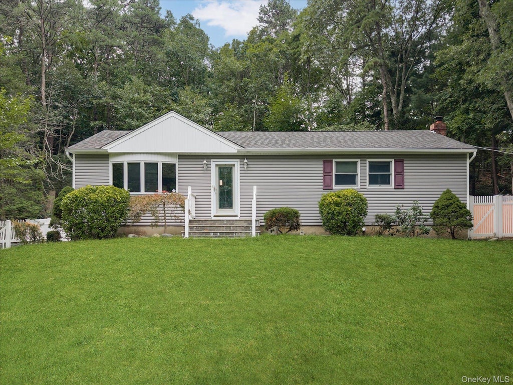 Photo of 6 Valleywood Road, Smithtown, NY 11787 (MLS # 1048419)