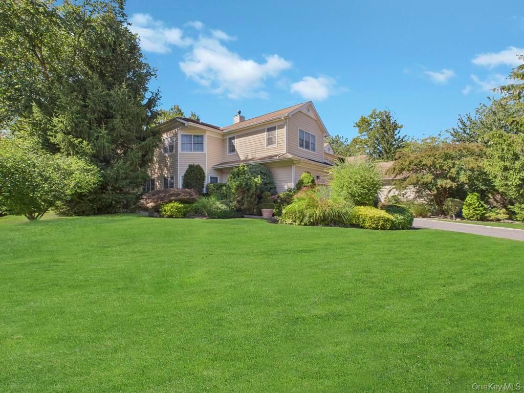 Photo of 428 Toftree Court, Roslyn, NY 11576 (MLS # 919765)