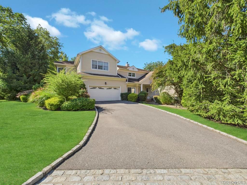 Photo of 428 Toftree Court, Roslyn, NY 11576 (MLS # 919765)