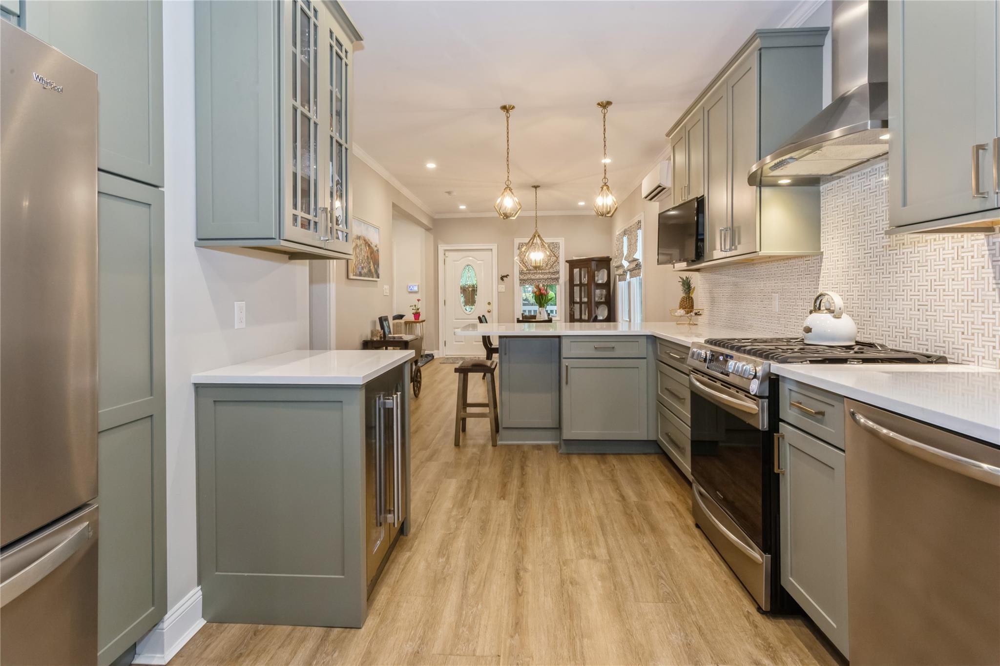 85 Lexington Avenue, Malverne, New York image 12