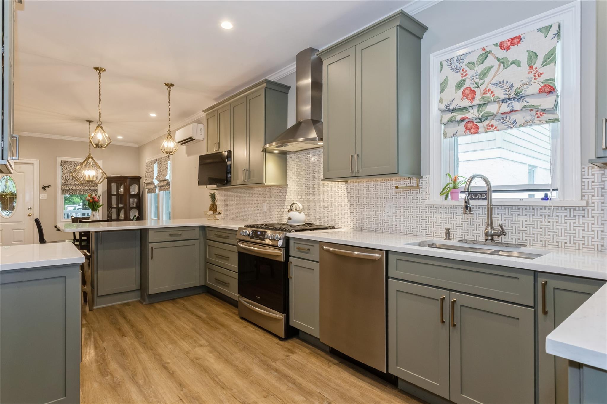 85 Lexington Avenue, Malverne, New York image 11
