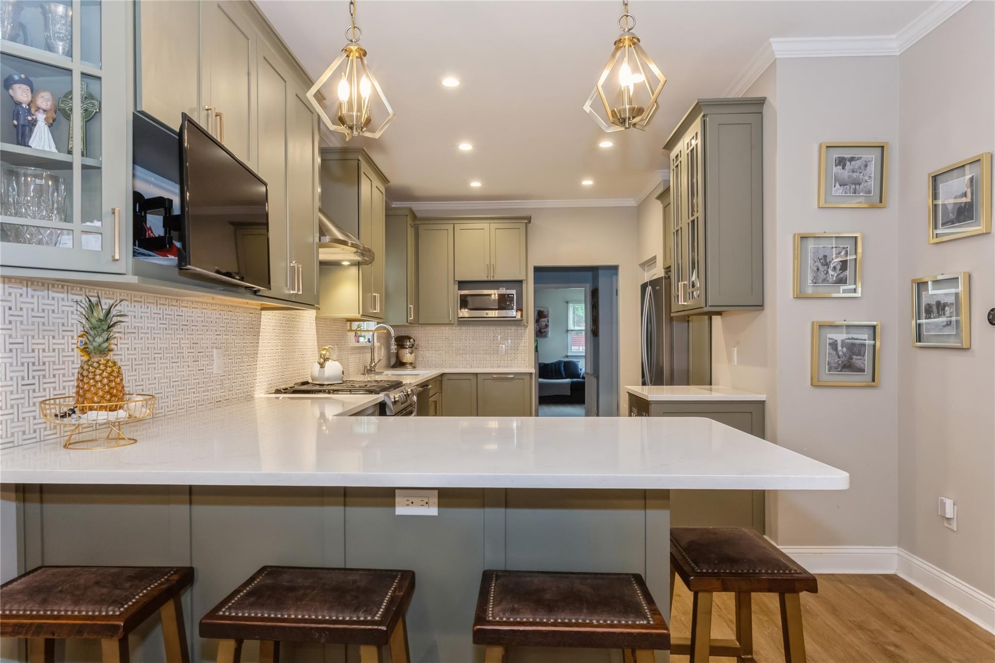 85 Lexington Avenue, Malverne, New York image 2