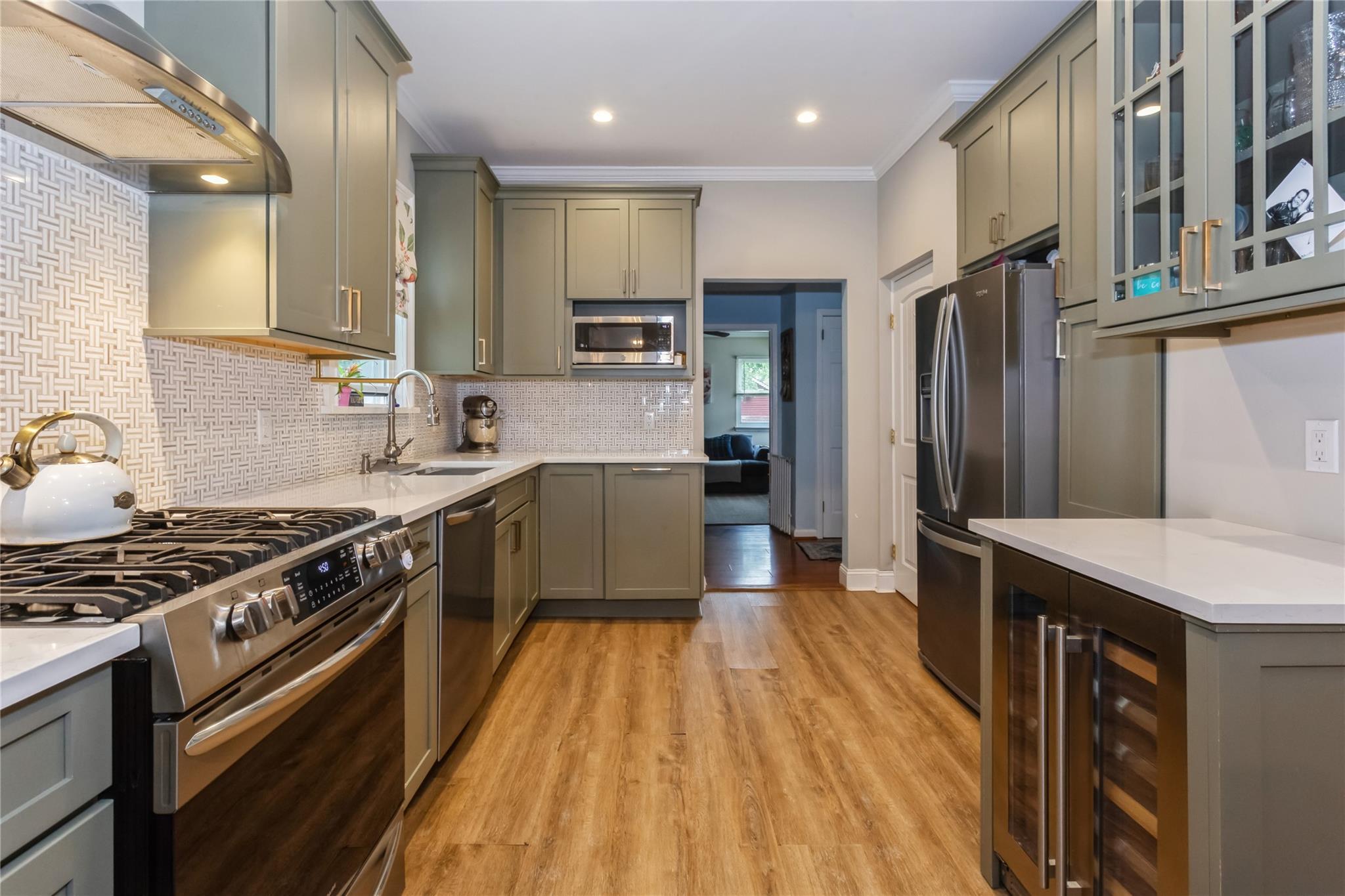 85 Lexington Avenue, Malverne, New York image 13