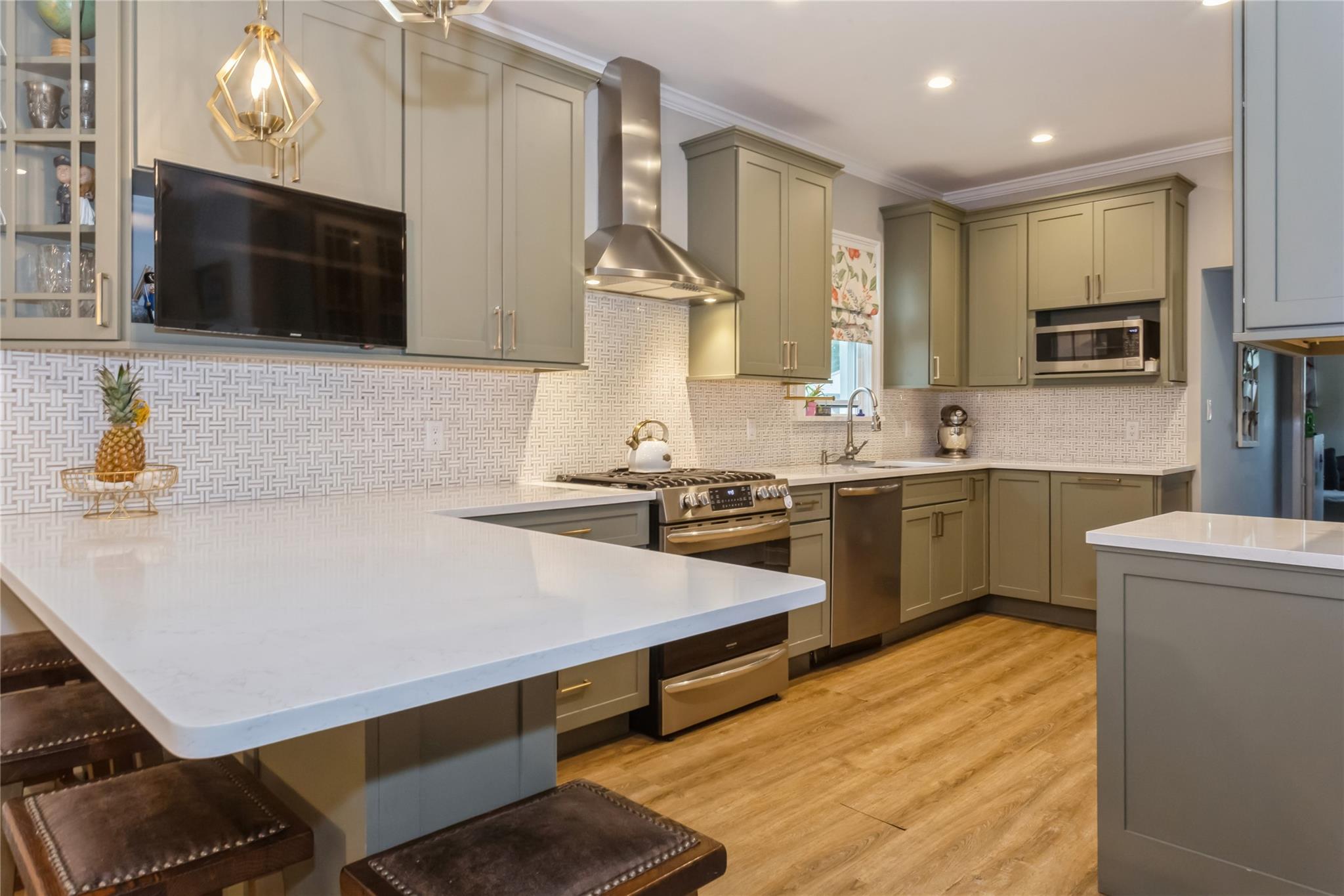 85 Lexington Avenue, Malverne, New York image 10