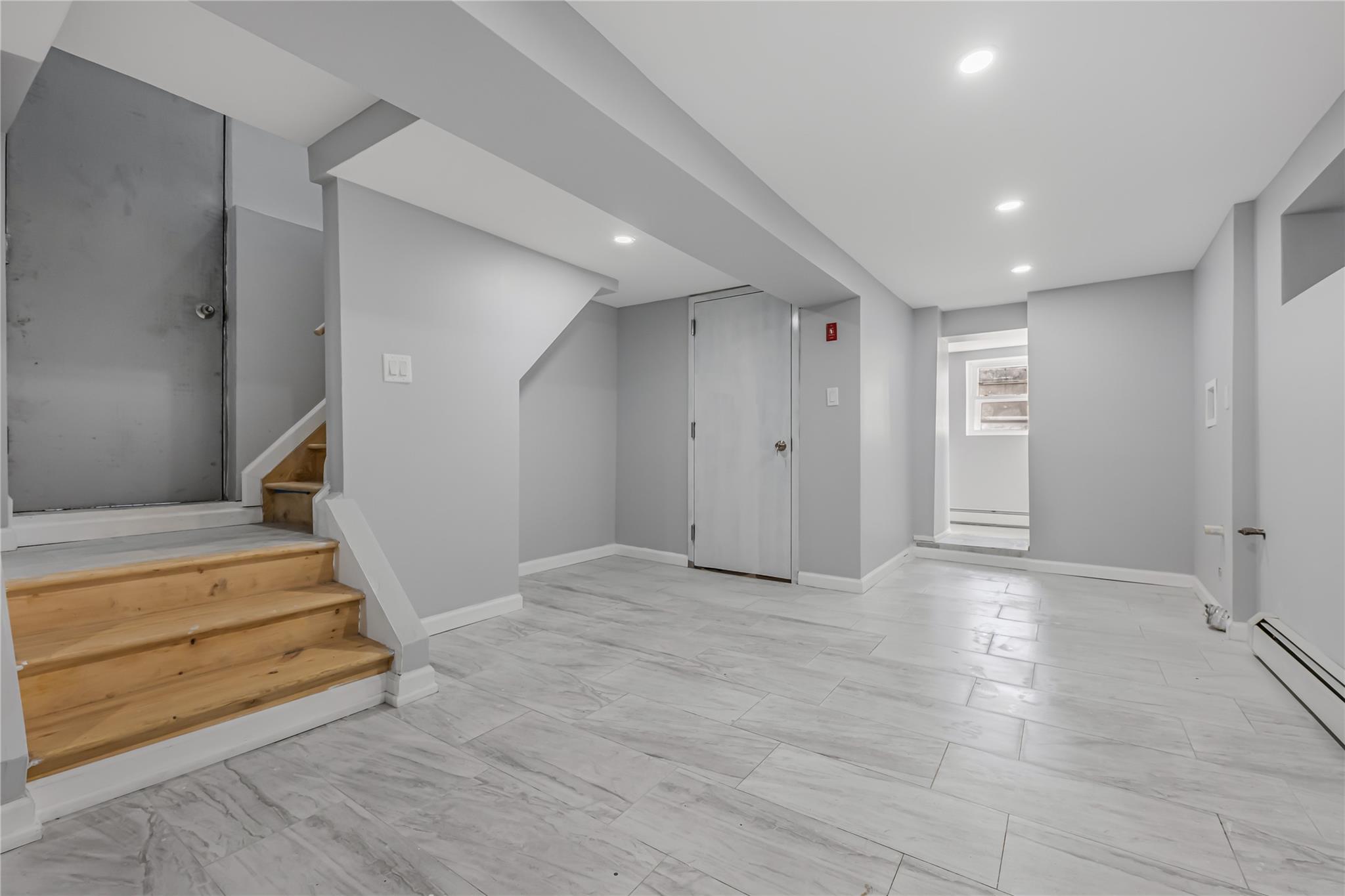 2561 Radcliff Avenue, Bronx, New York image 37