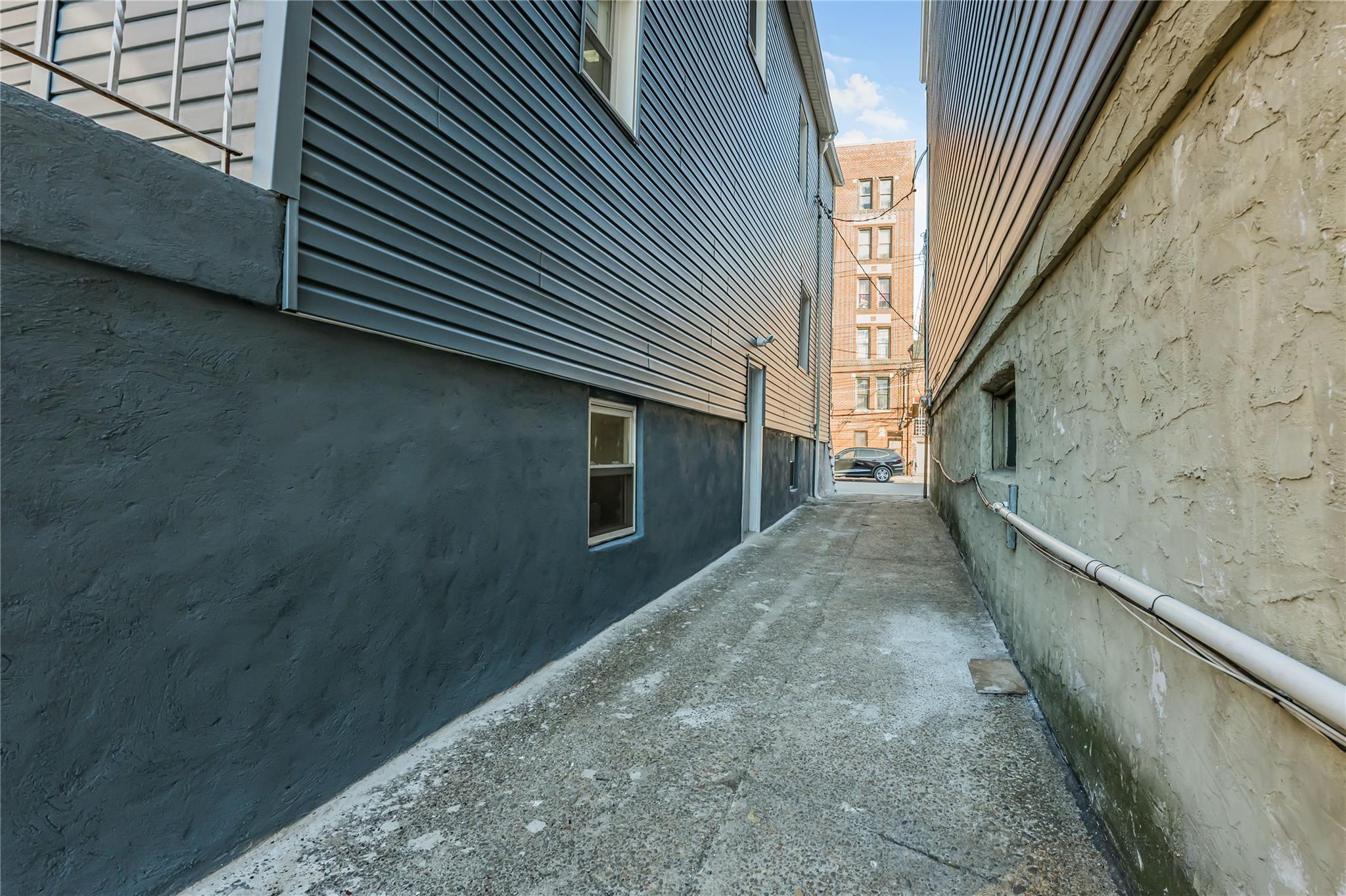 2561 Radcliff Avenue, Bronx, New York image 42