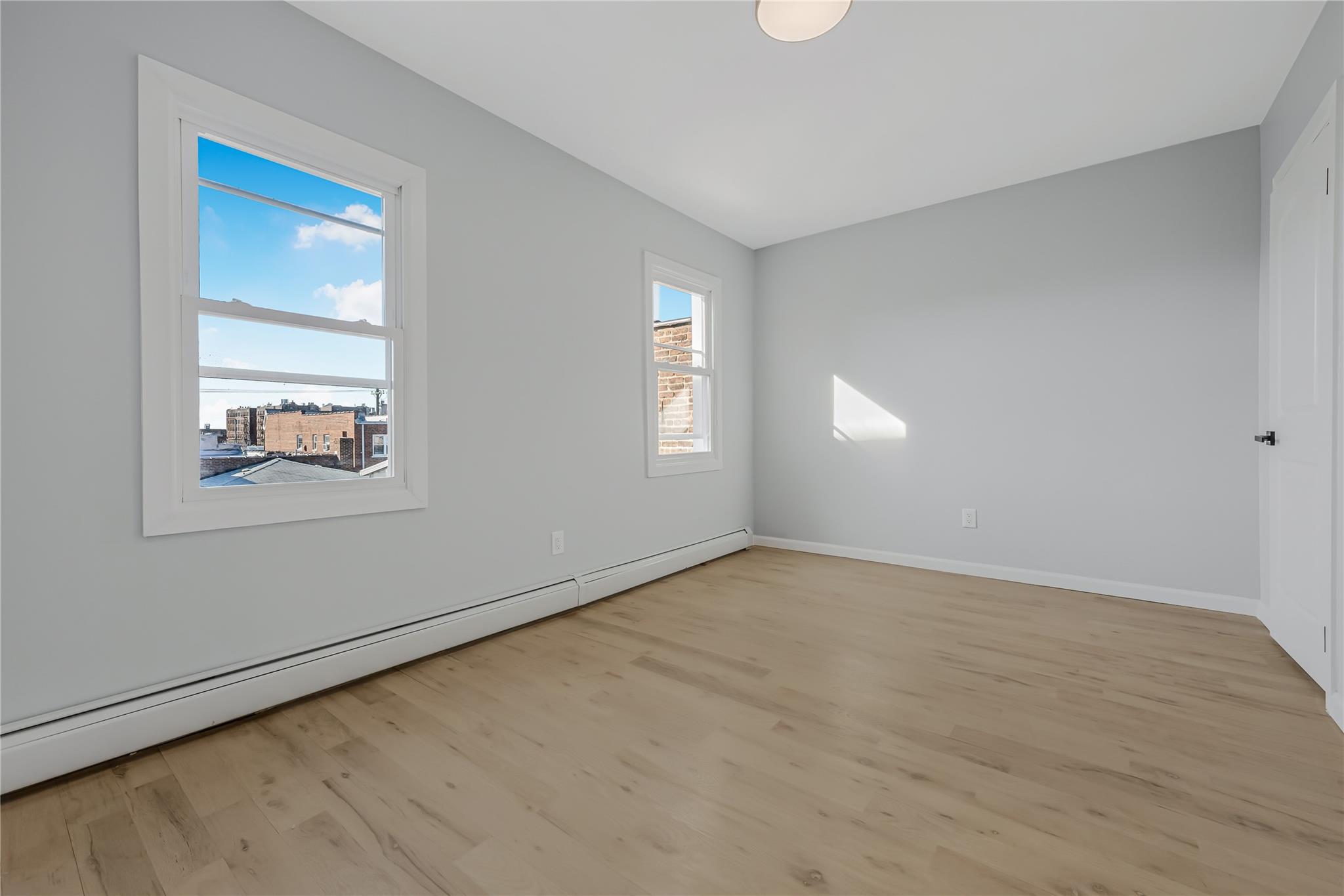 2561 Radcliff Avenue, Bronx, New York image 32